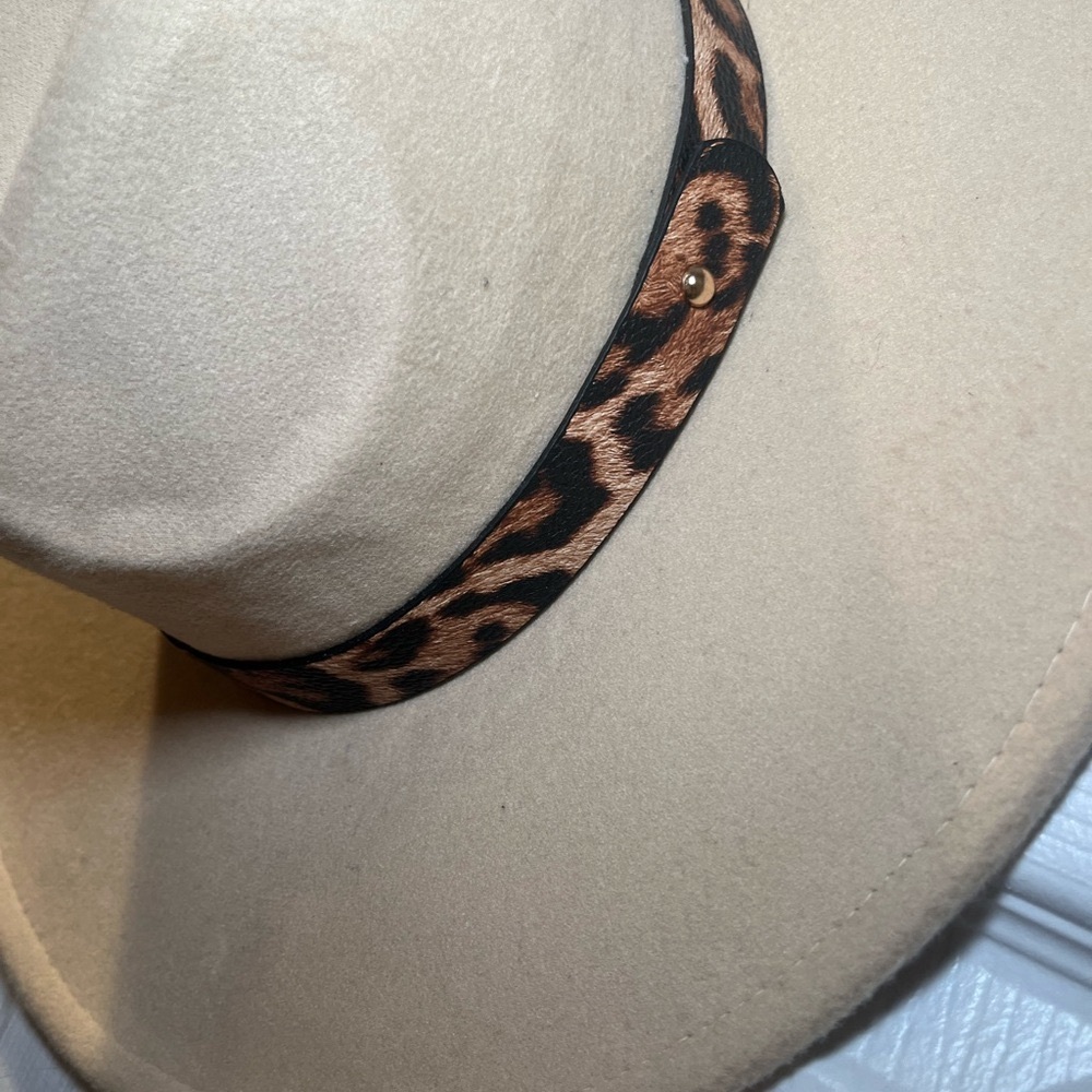 Cream Wide Brim Hat with Leopard Accent Band